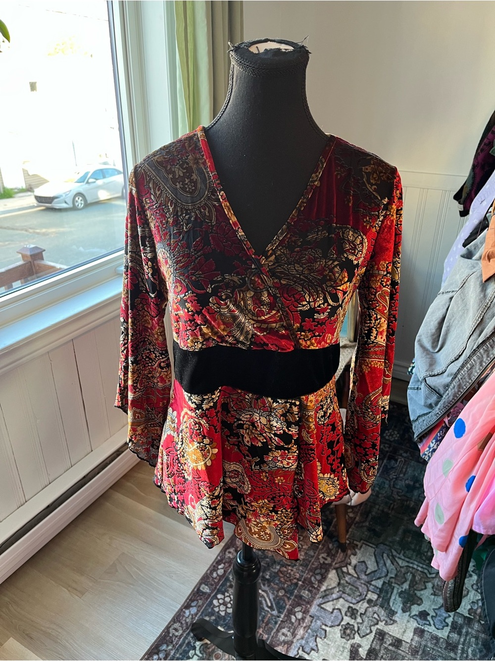 Women’s Vintage Y2K Flate Sleeve Red Floral Velvet Top Size Medium fit